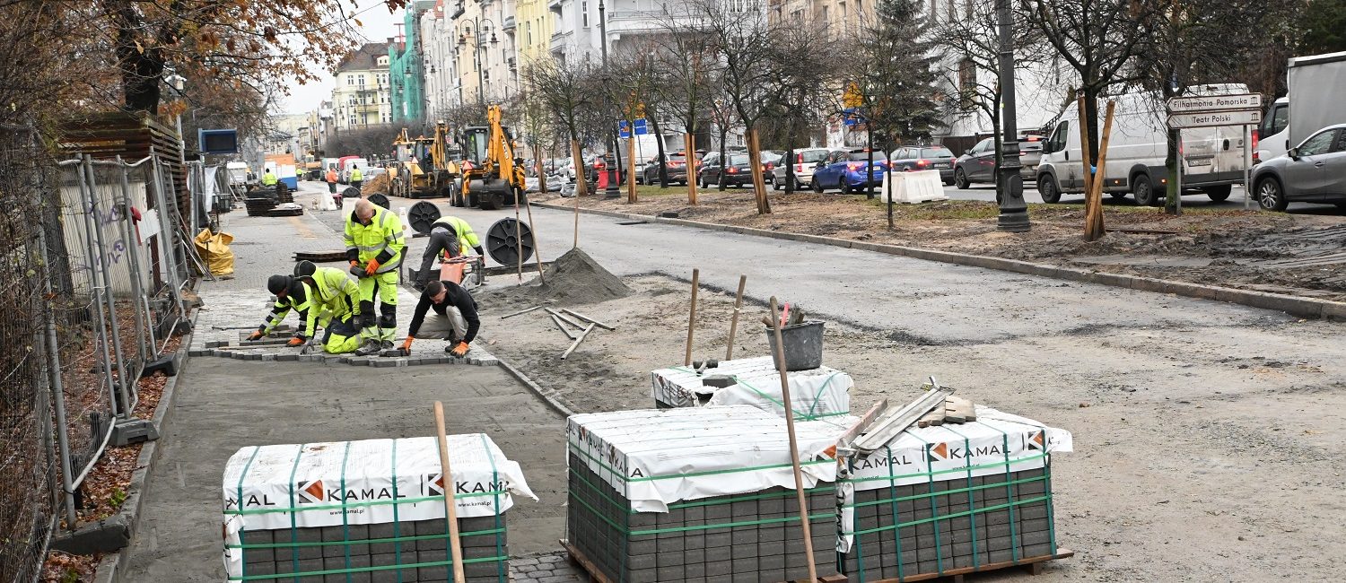 prace polegające na odtworzeniu nawierzchni na jednej z ulic Bydgoszczy