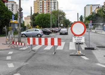 zamknięte skrzyżowanie ulicy Gajowej i Powstańców Wlkp