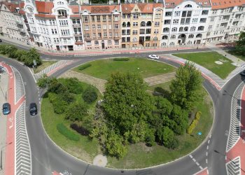 Widok na Plac Weysenhoffa w którym wbudowany jest zbiornik retencyjny