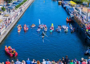 Widok z góry na jednostki pływające po Brdzie w trakcie festiwalu Ster na Bydgoszcz