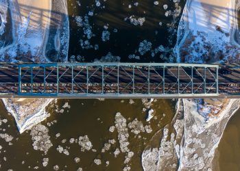 Widok na Most Fordoński i rzekę Wisłę