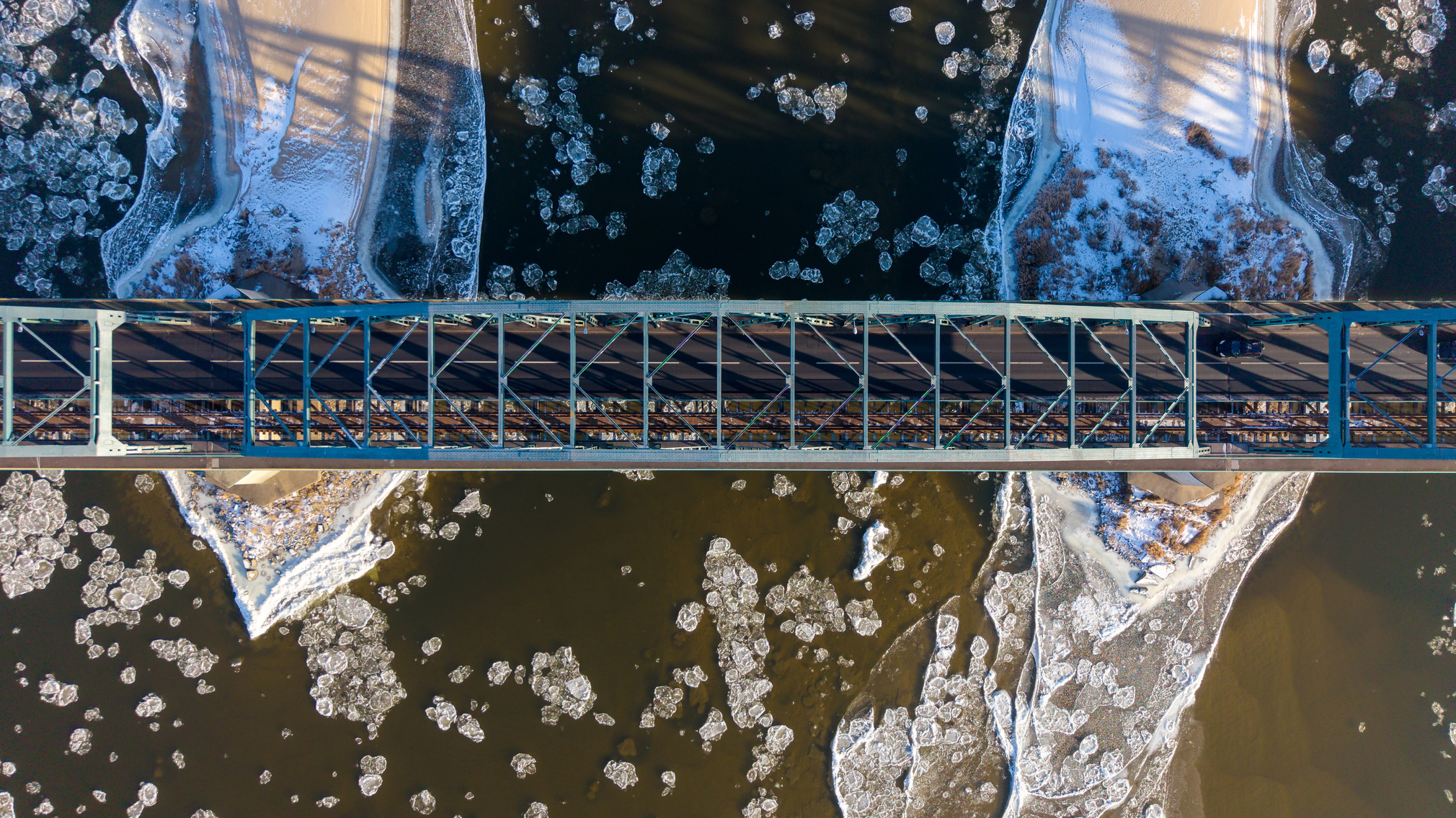 Widok na Most Fordoński i rzekę Wisłę