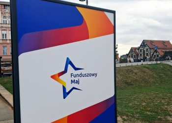 Wystawa przy placu Teatralnym Funduszowy Maj