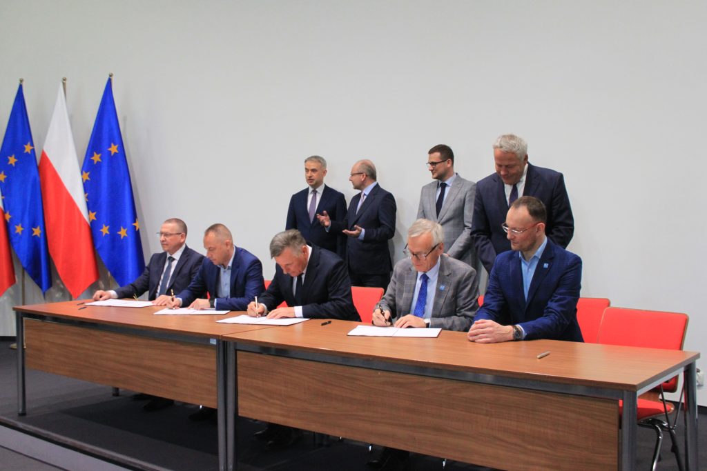 podpisanie umowy w temacie cyberbezpieczeństwa