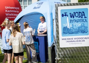Woda Bydgoska na boisku UKW impreza Drums Fusion