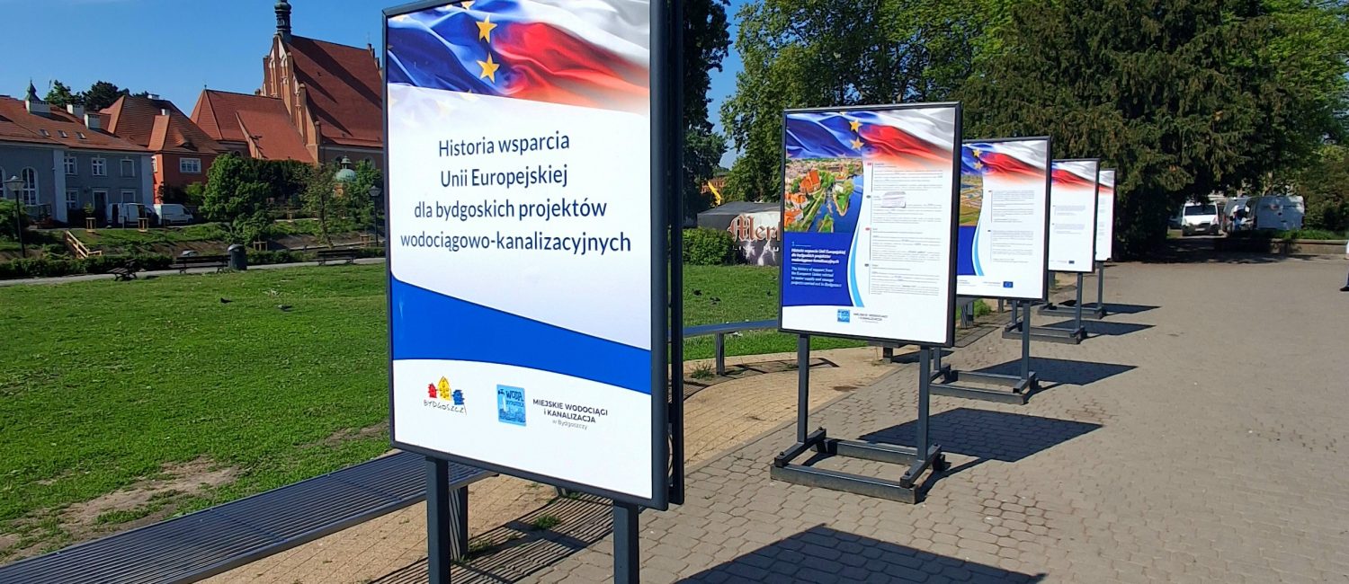 Wystawa Funduszowy Maj przy placu Teatralnym