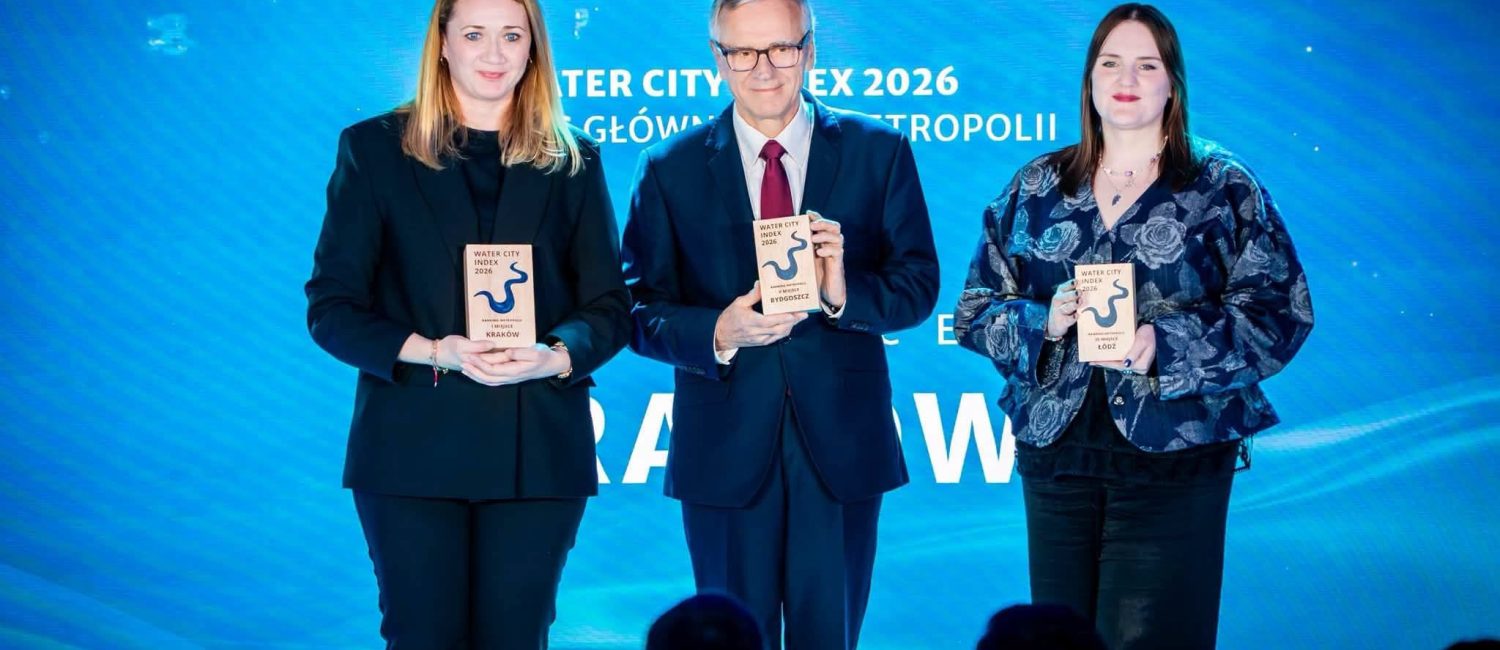 Prezes Stanisłąw Drzewiecki oraz pozostali laureci kategorii metropolia w Water City INDEX
