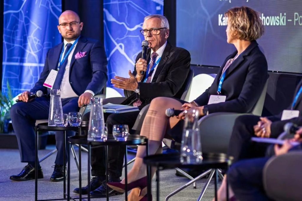 Prezes Stanisław Drzewiecki w czasie debaty podczas Kongresu we Wrocławiu